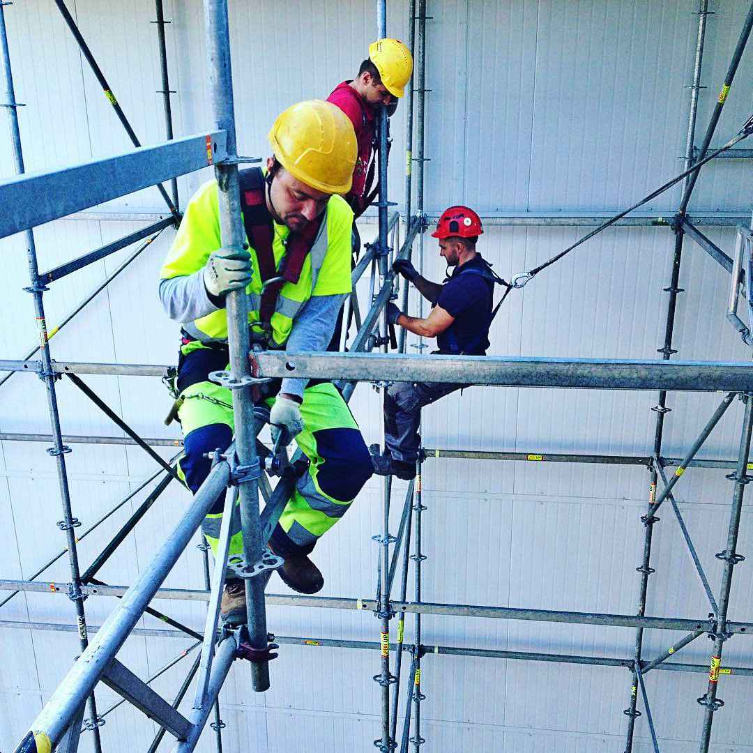 Whether you're restoring a facade, repairing a roof, or constructing a new building, scaffolding is the backbone of any safe and successful project. At Tekno Construction, we provide secure, code-compliant scaffolding services throughout NYC — built with precision, maintained with care, and dismantled on time.